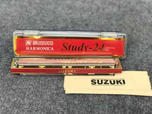 Kèn harmonica Suzuki